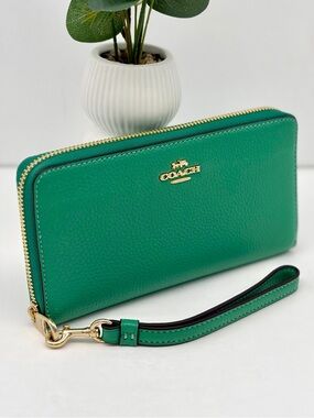 Coach Large Zip Around Leather Wallet Wristlet Green